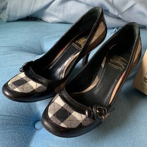 Burberry 2.5” size 5 plaid heels